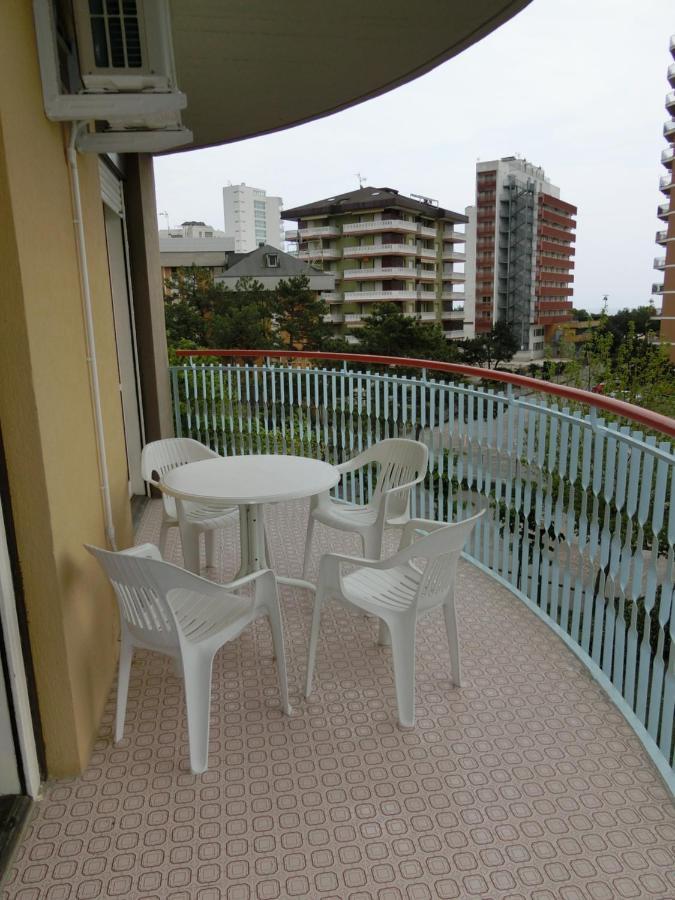 Lignano Sabbiadoro With Pool Apartment Exterior photo